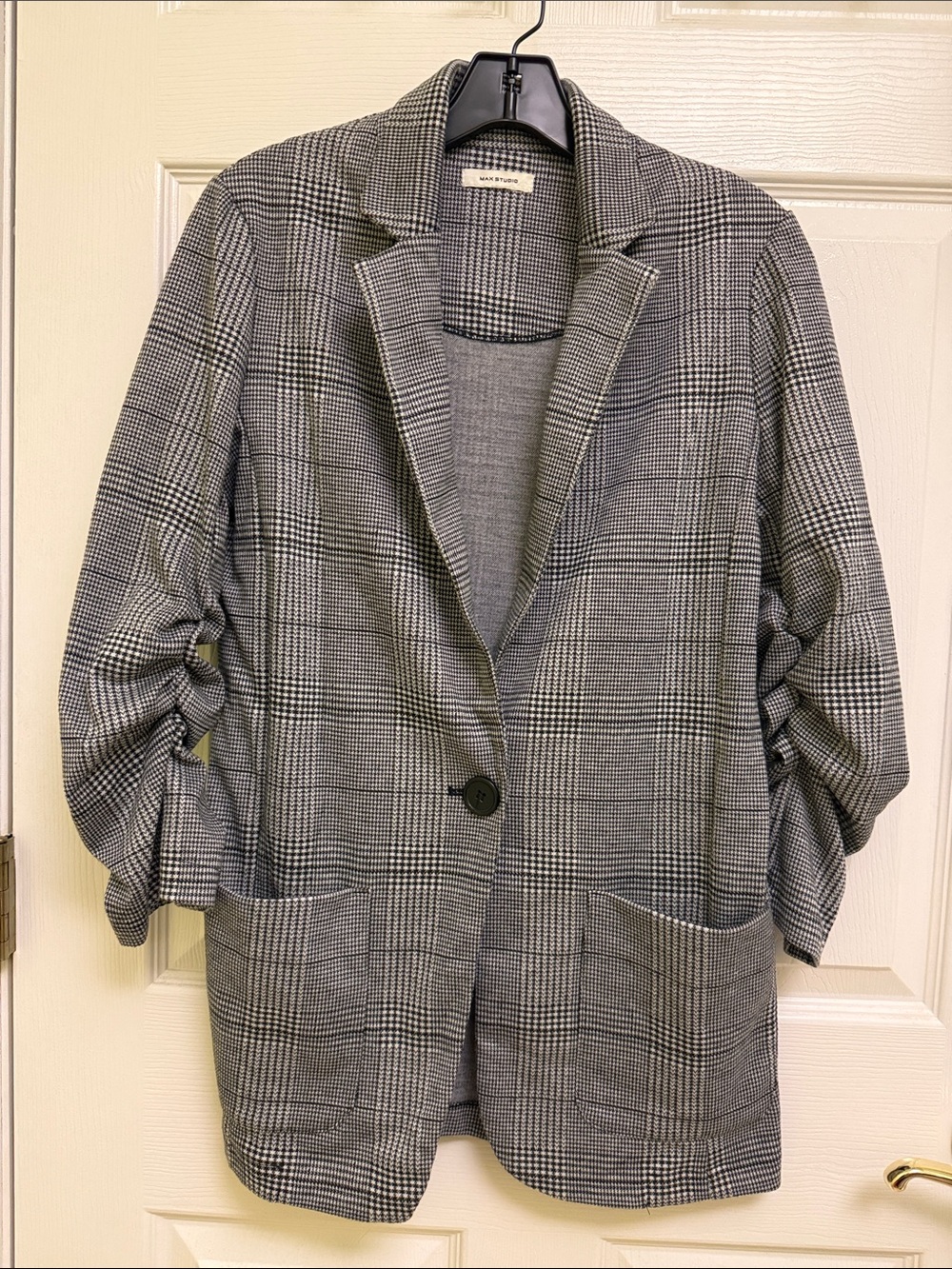 MAX STUDIO Black & White Plaid Ruched Sleeve Blazer